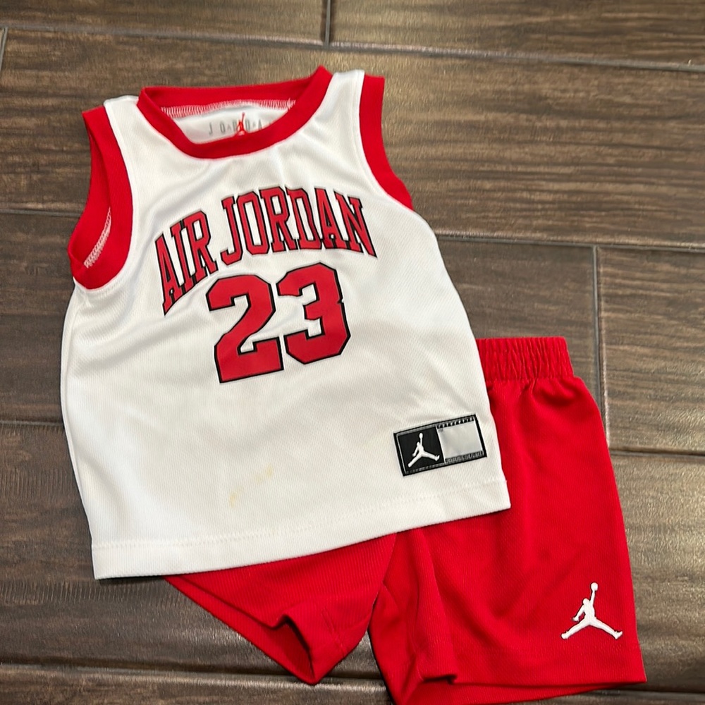 Jordan 2 piece set. Size 18 month.